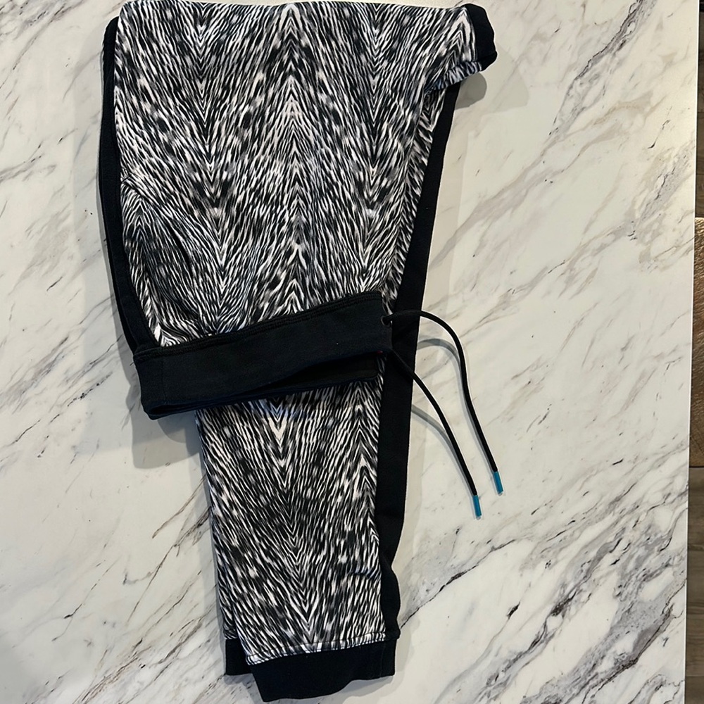 Nike Black and White Patterned Joggers/compare to lulu